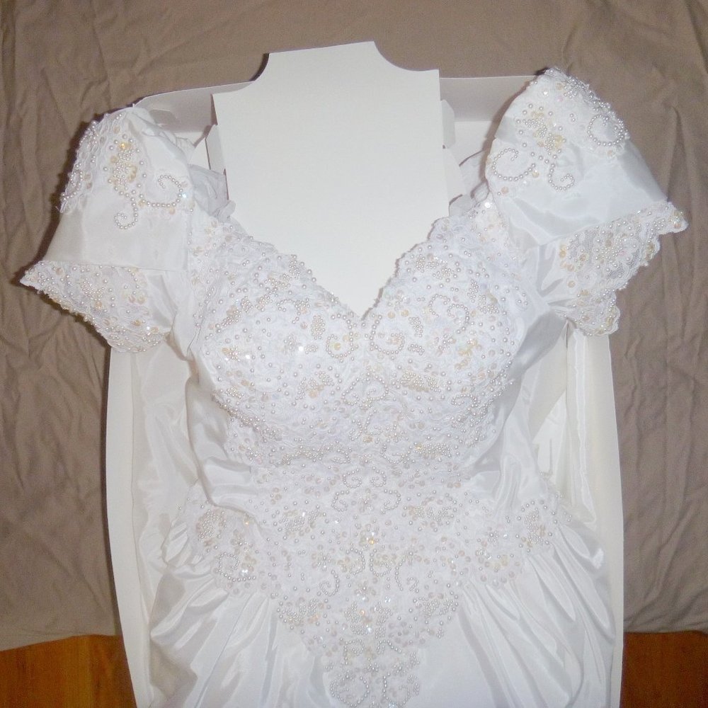 MoriLee Pearl/Seq White Wedding Gown Sz 10-12